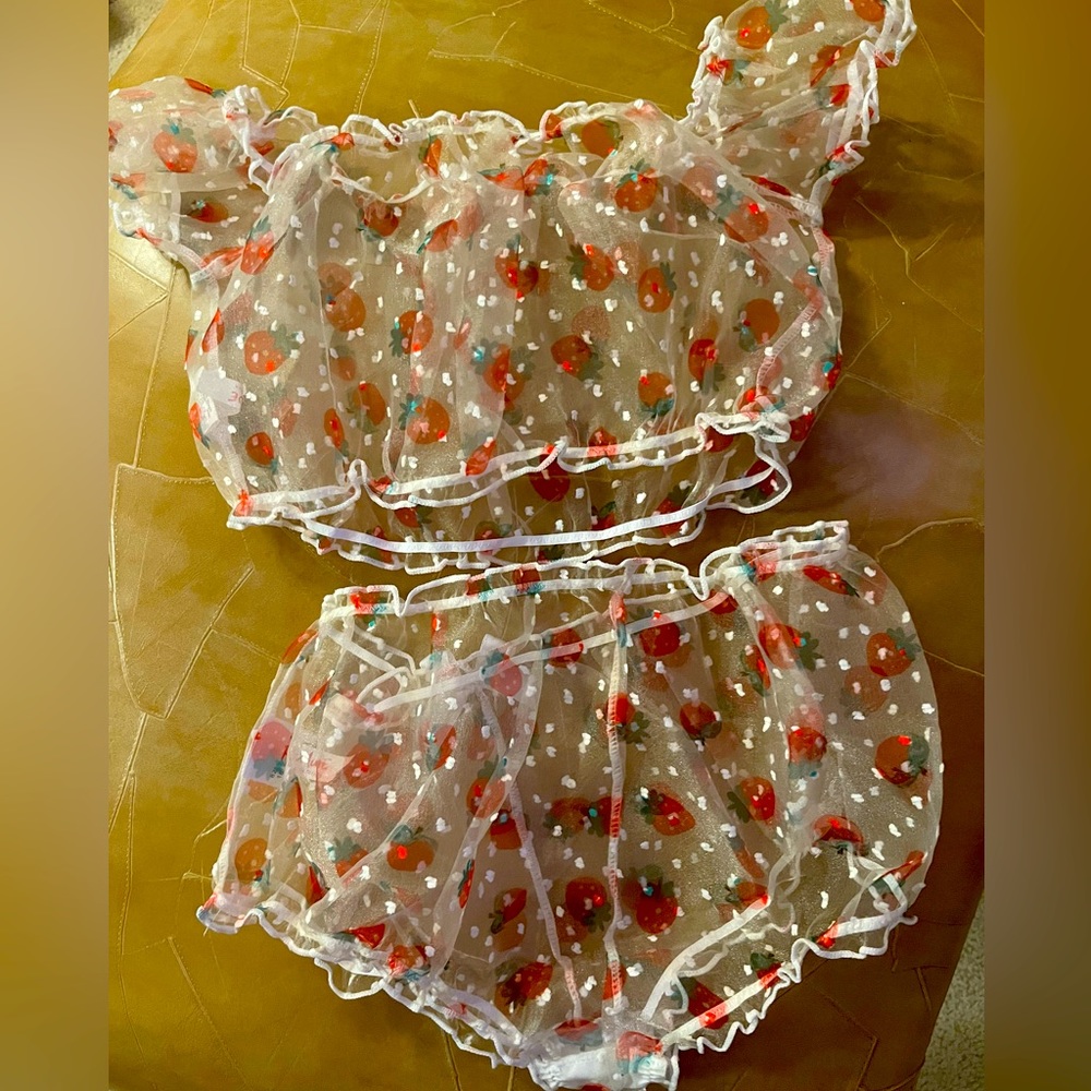 2 pc Valentine’s Day set, Strawberries
